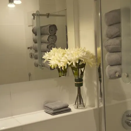Yeti Lux - Central City Loft Apartment