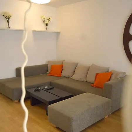 Yeti Lux - Central City Loft Apartment
